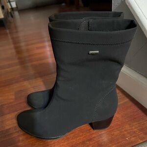 ARA Women’s black booties size 9.5